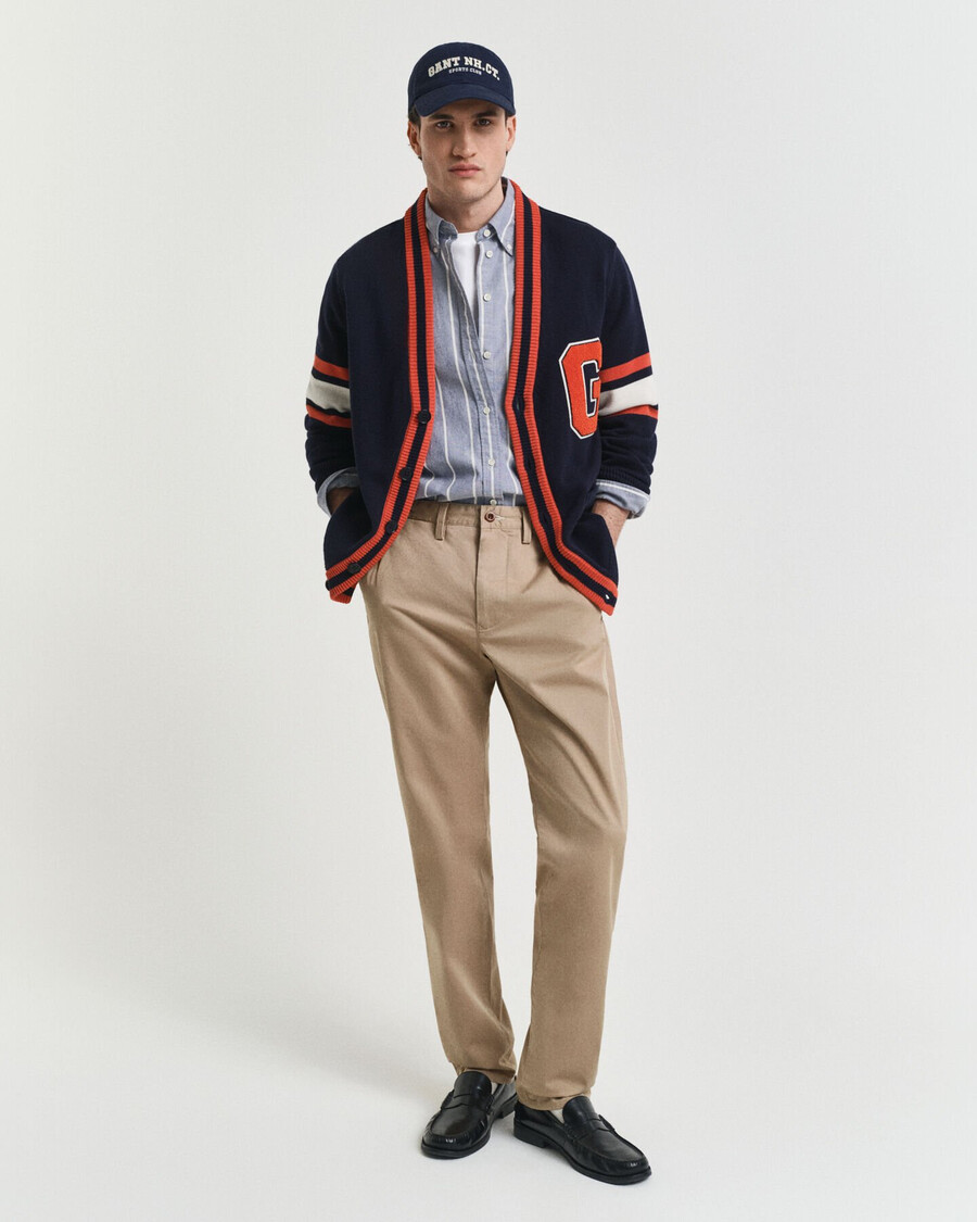 pantalones chinos de sarga de corte regular - caqui oscuro
