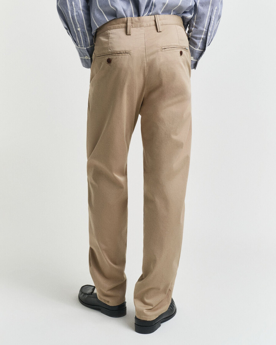 pantalones chinos de sarga de corte regular - caqui oscuro