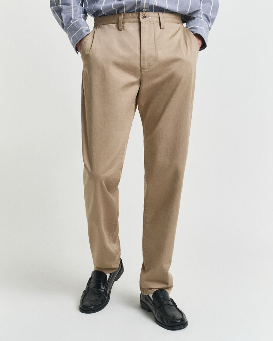 pantalones chinos de sarga de corte regular - caqui oscuro