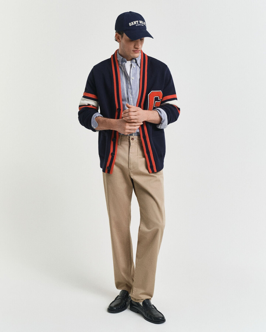 pantalones chinos de sarga de corte regular - caqui oscuro