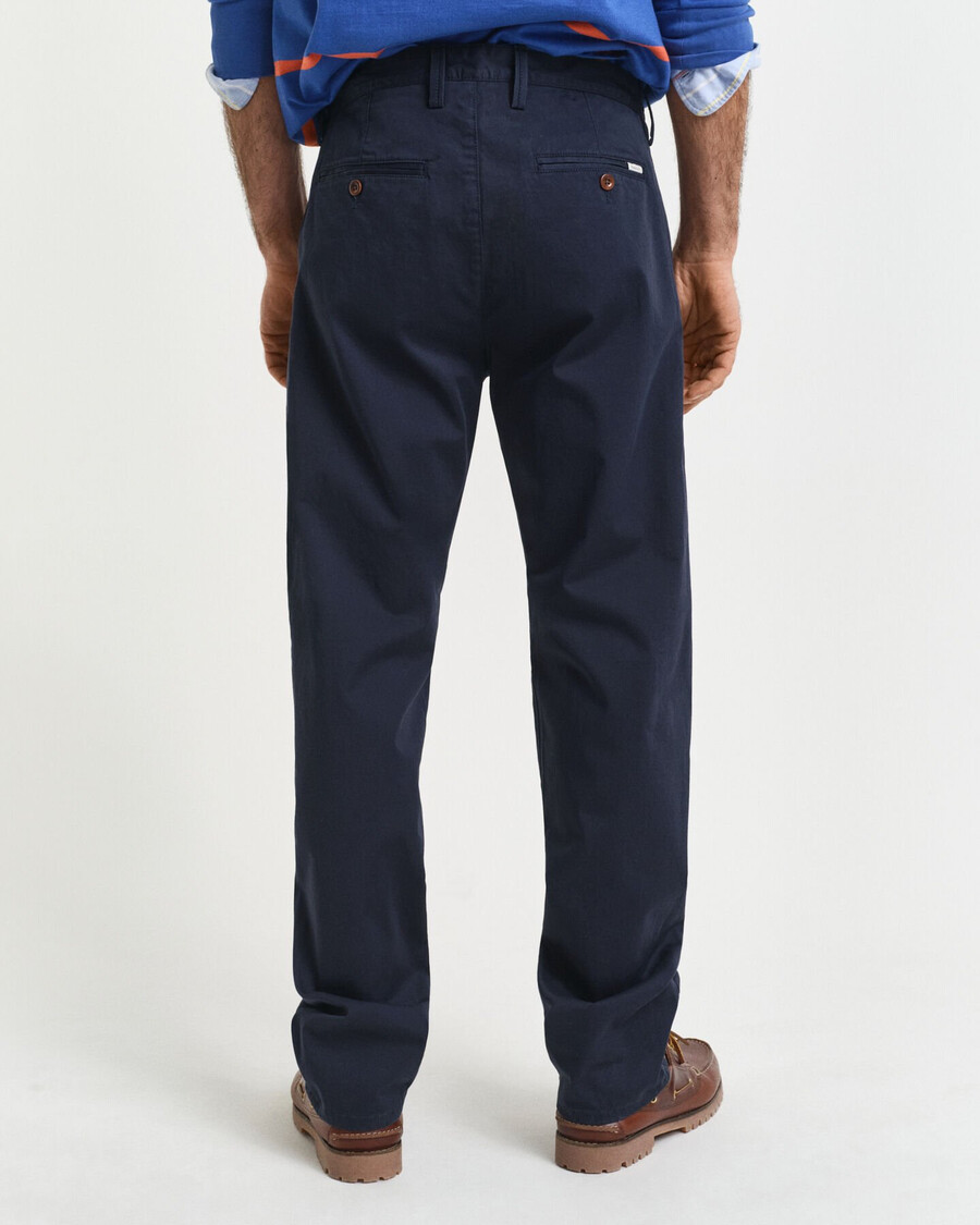 pantalones chinos de sarga de corte regular - azul marino