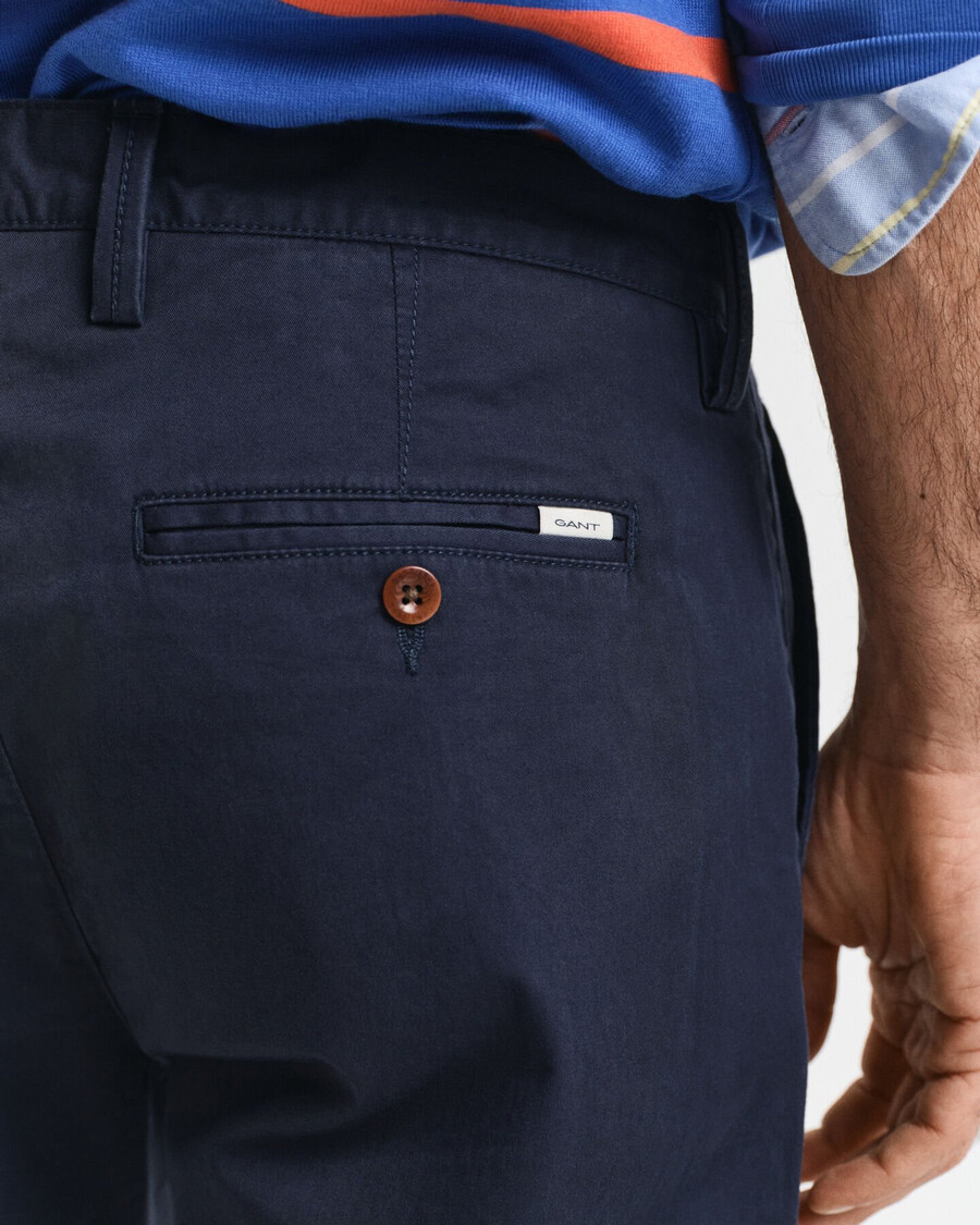 pantalones chinos de sarga de corte regular - azul marino