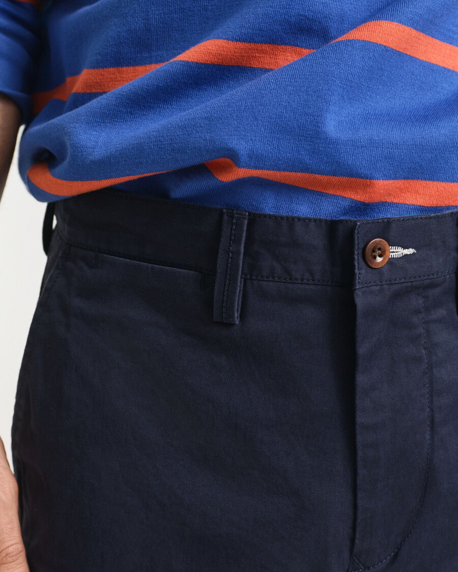 pantalones chinos de sarga de corte regular - azul marino