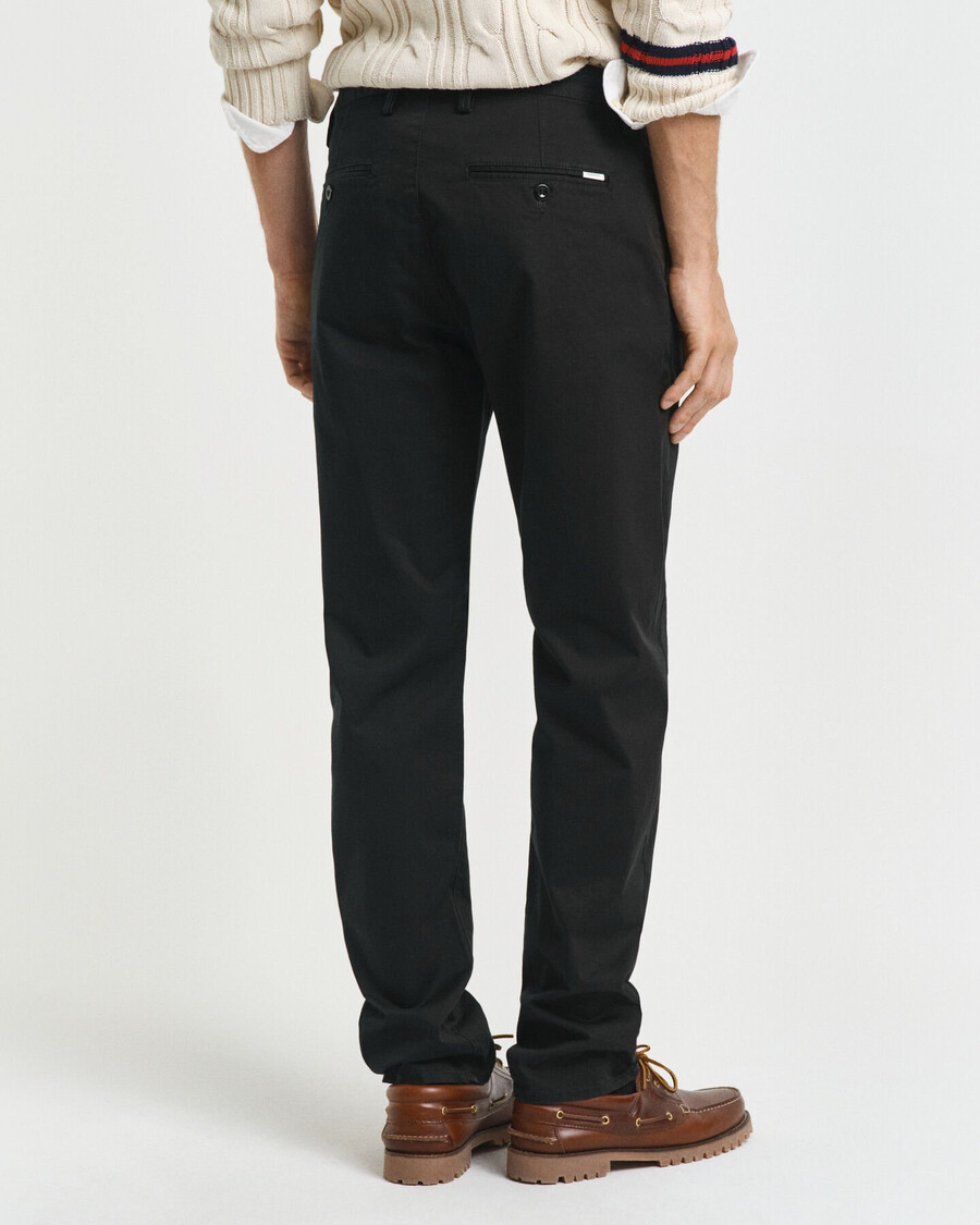 pantalones chinos de sarga de corte regular - negro