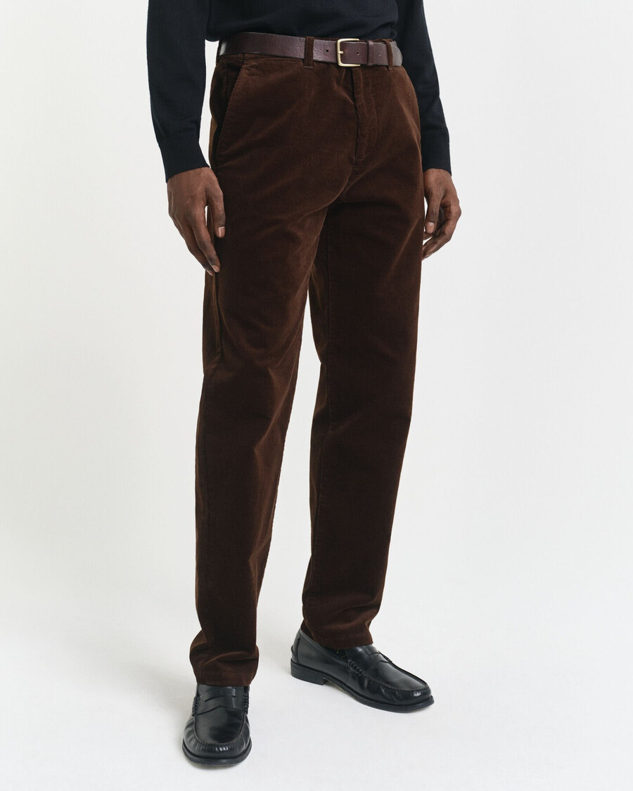 pantalones chinos de pana de corte regular - marrón intenso