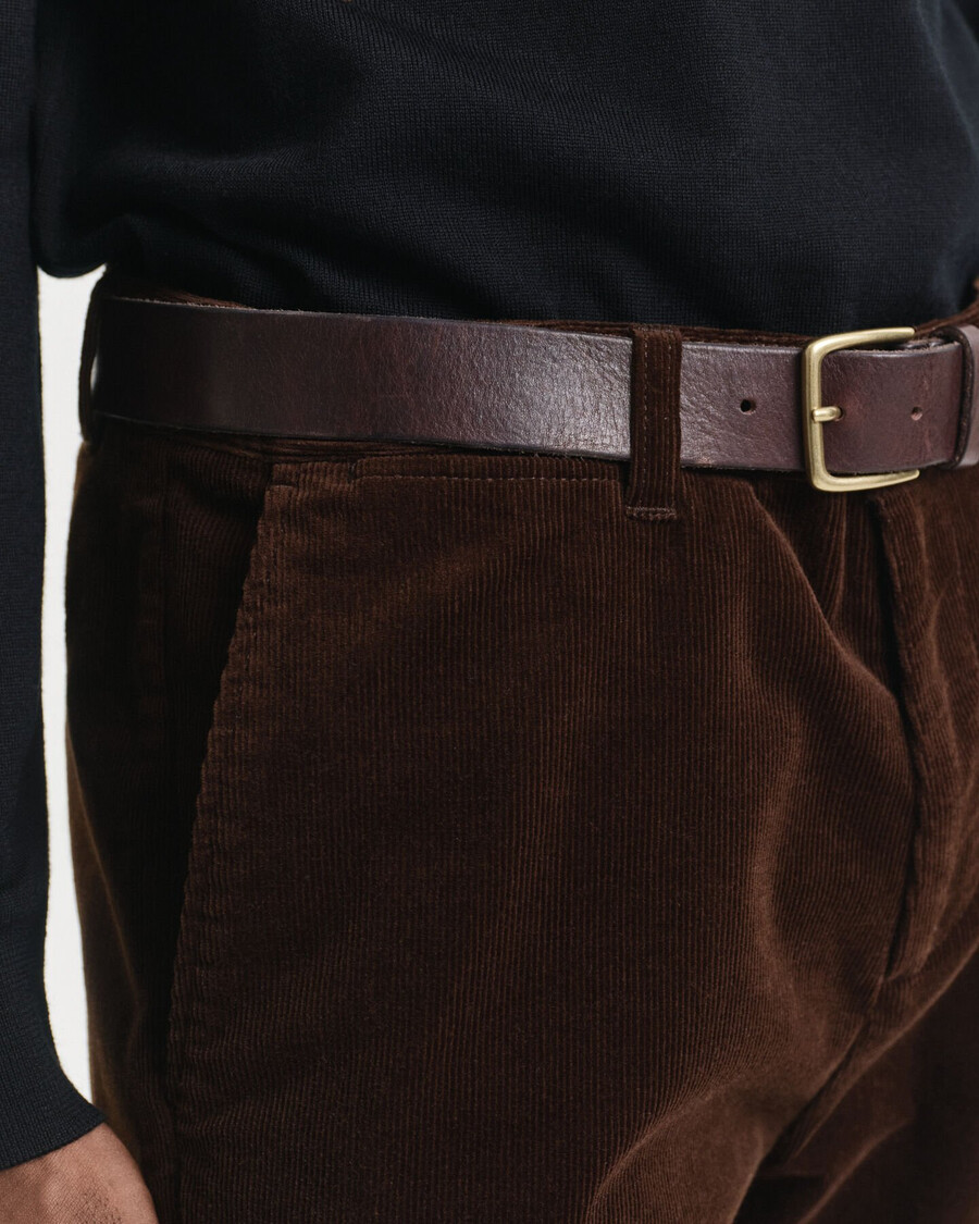 pantalones chinos de pana de corte regular - marrón intenso