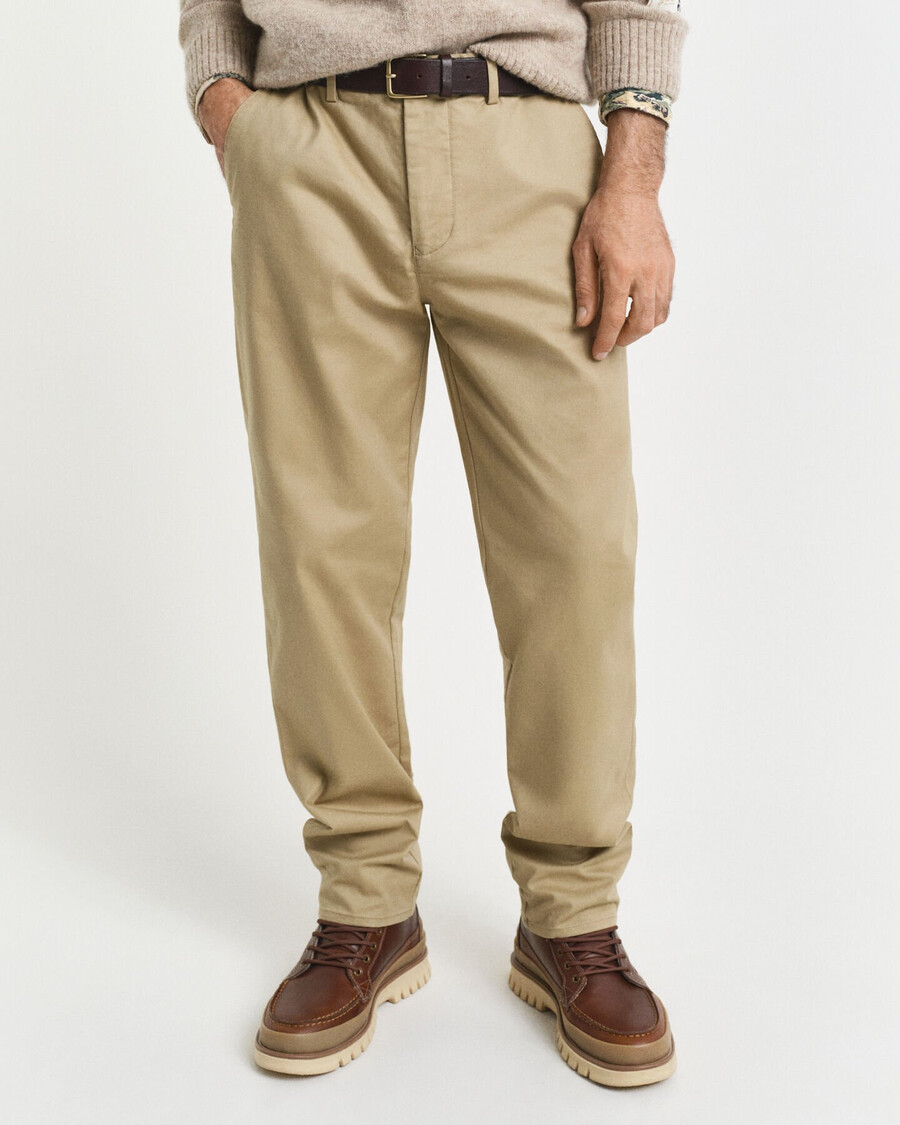 chinos de corte regular - caqui oscuro