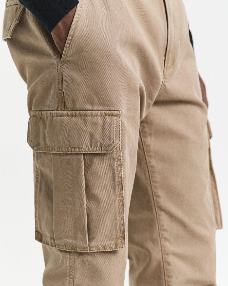 pantalones cargo de sarga de algodón de corte regular - gris topo claro