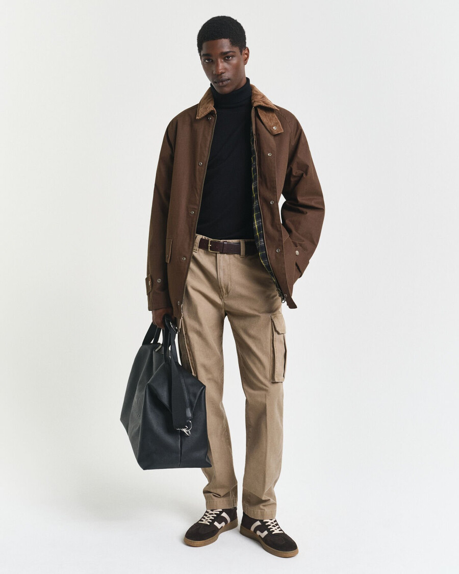 pantalones cargo de sarga de algodón de corte regular - gris topo claro
