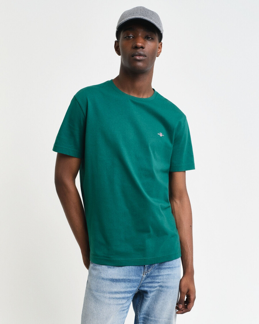 camiseta de corte regular con escudo - verde bosque intenso