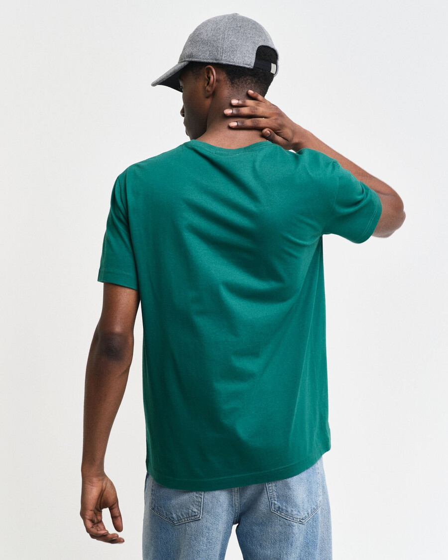 camiseta de corte regular con escudo - verde bosque intenso