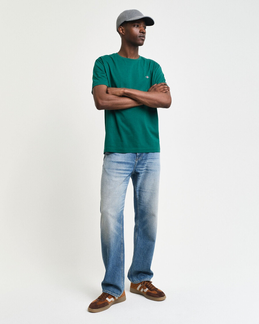 camiseta de corte regular con escudo - verde bosque intenso