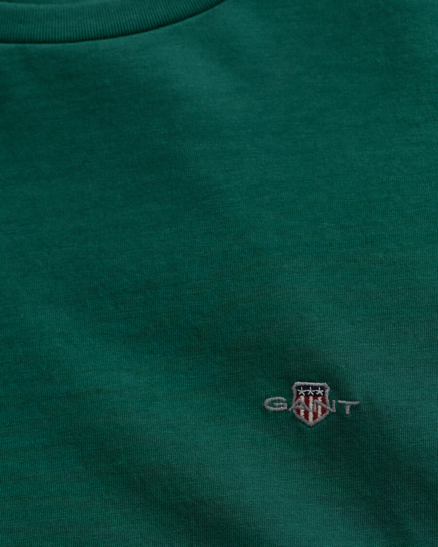 camiseta de corte regular con escudo - verde bosque intenso
