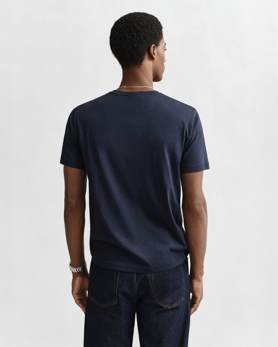 camiseta de corte regular con escudo - azul noche
