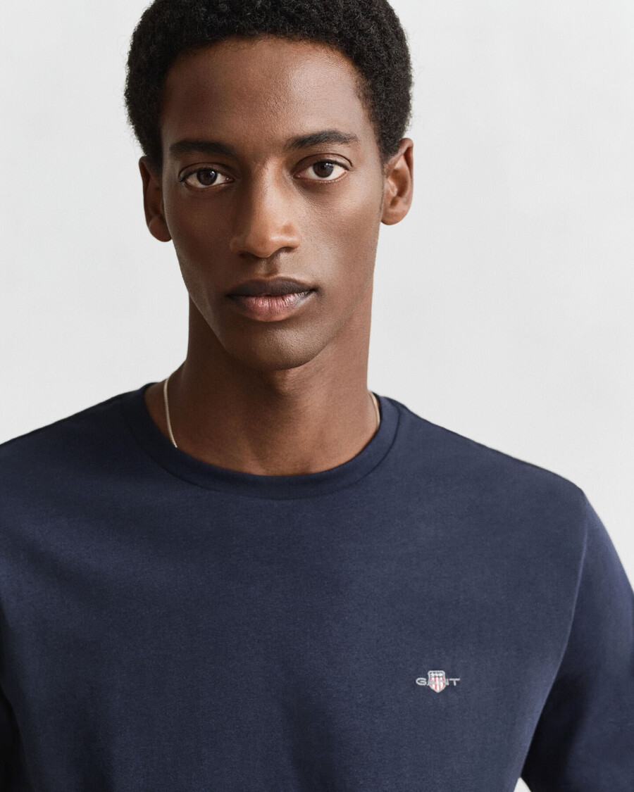 camiseta de corte regular con escudo - azul noche