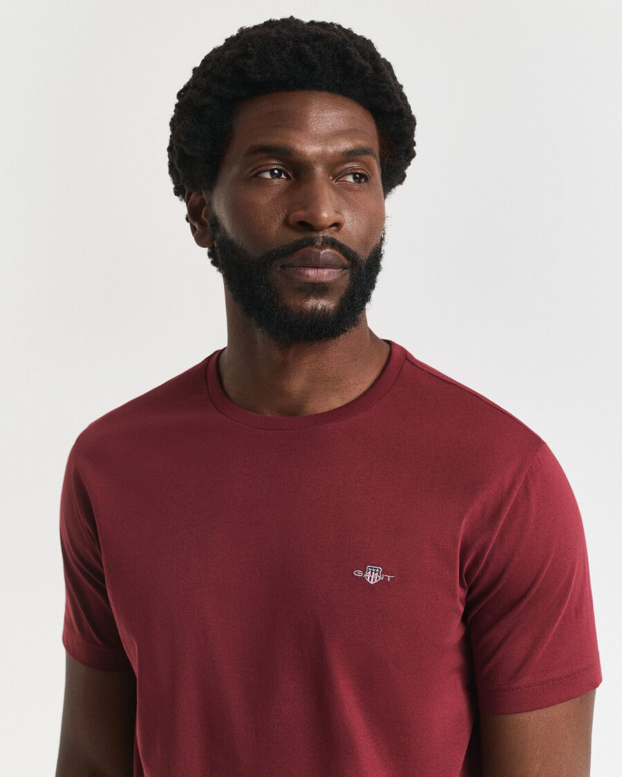 camiseta de corte regular con escudo - plumped red