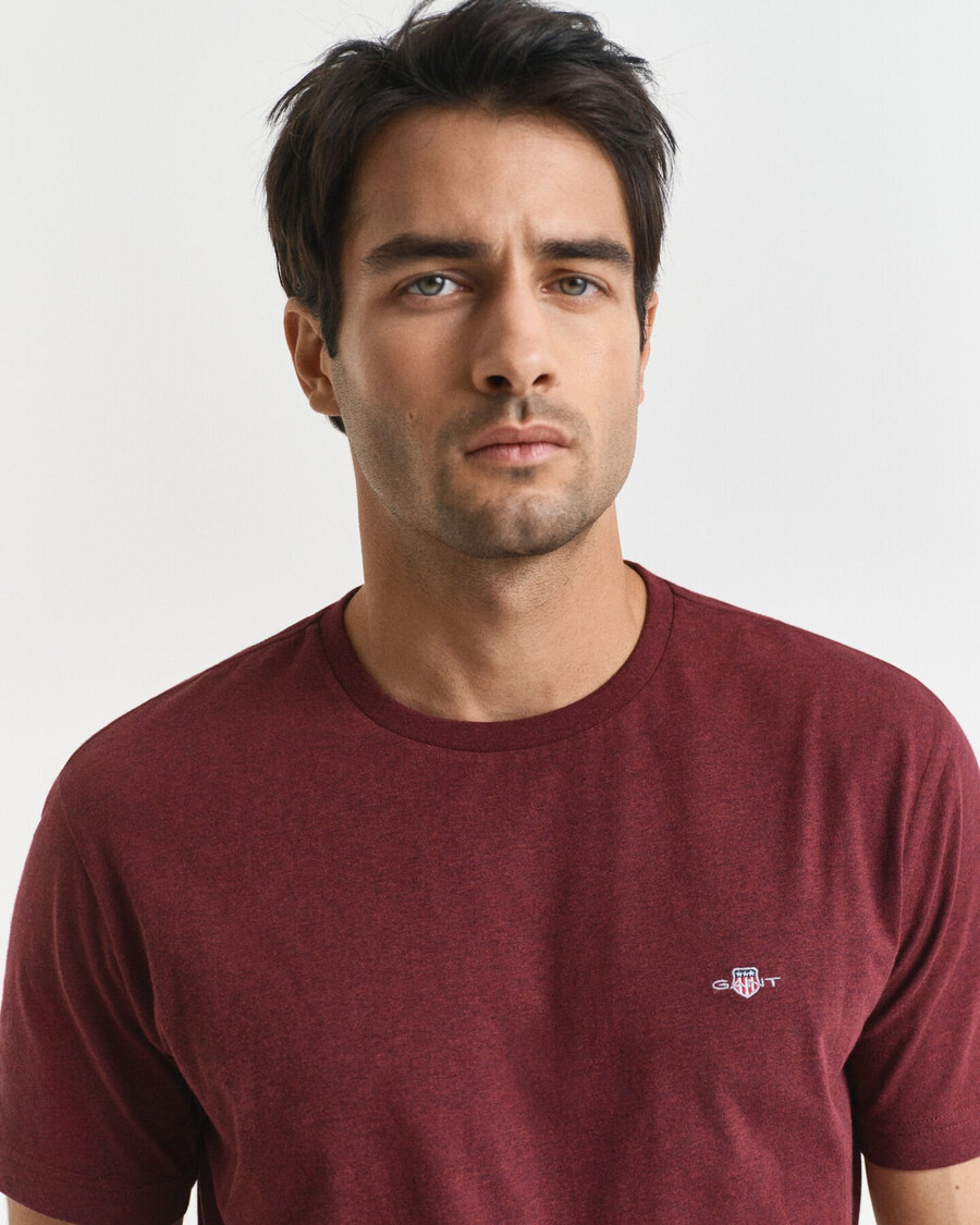 camiseta de corte regular con escudo - burdeos jaspeado