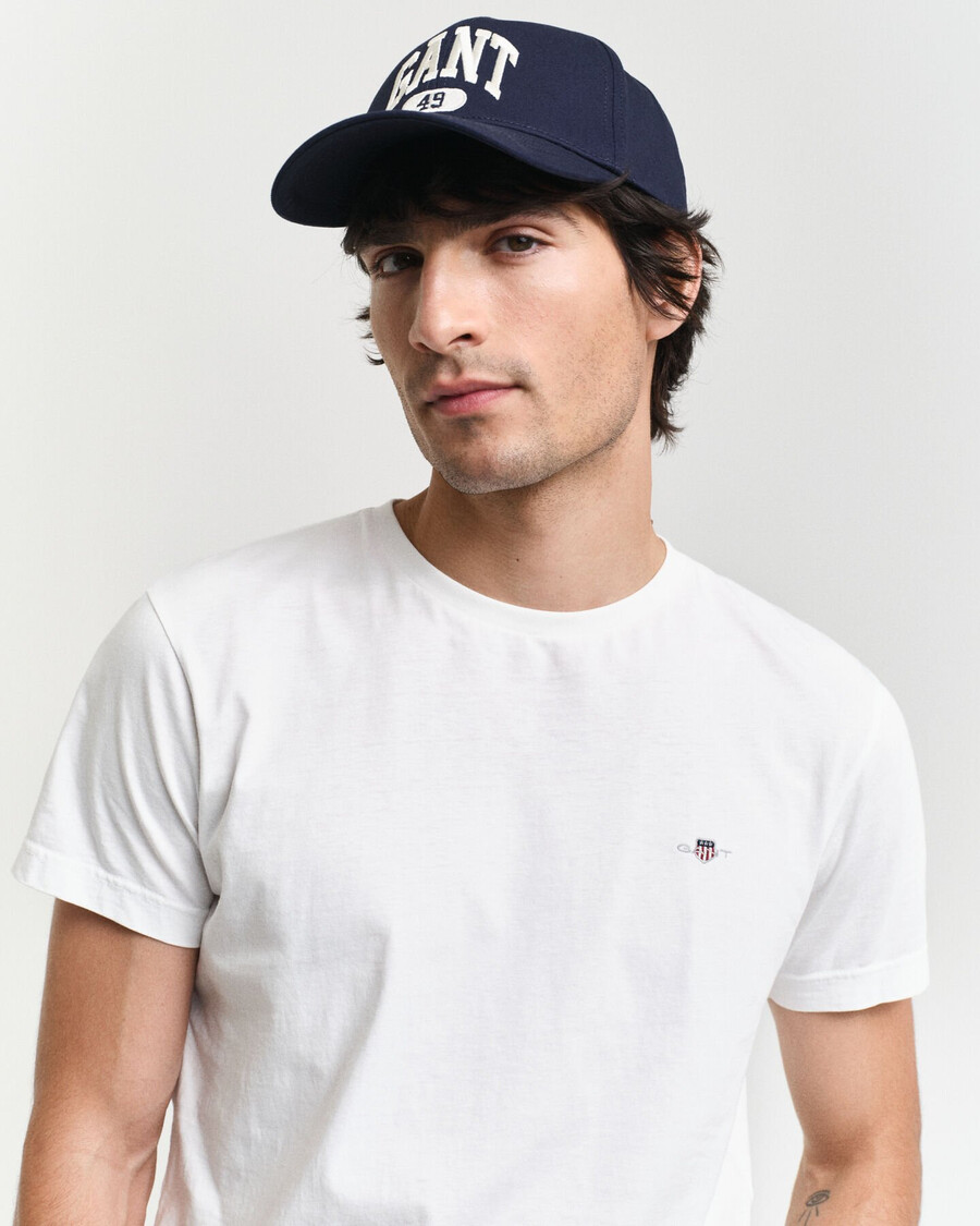 camiseta ajustada con escudo - blanca