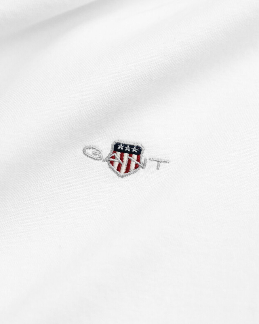 camiseta ajustada con escudo - blanca
