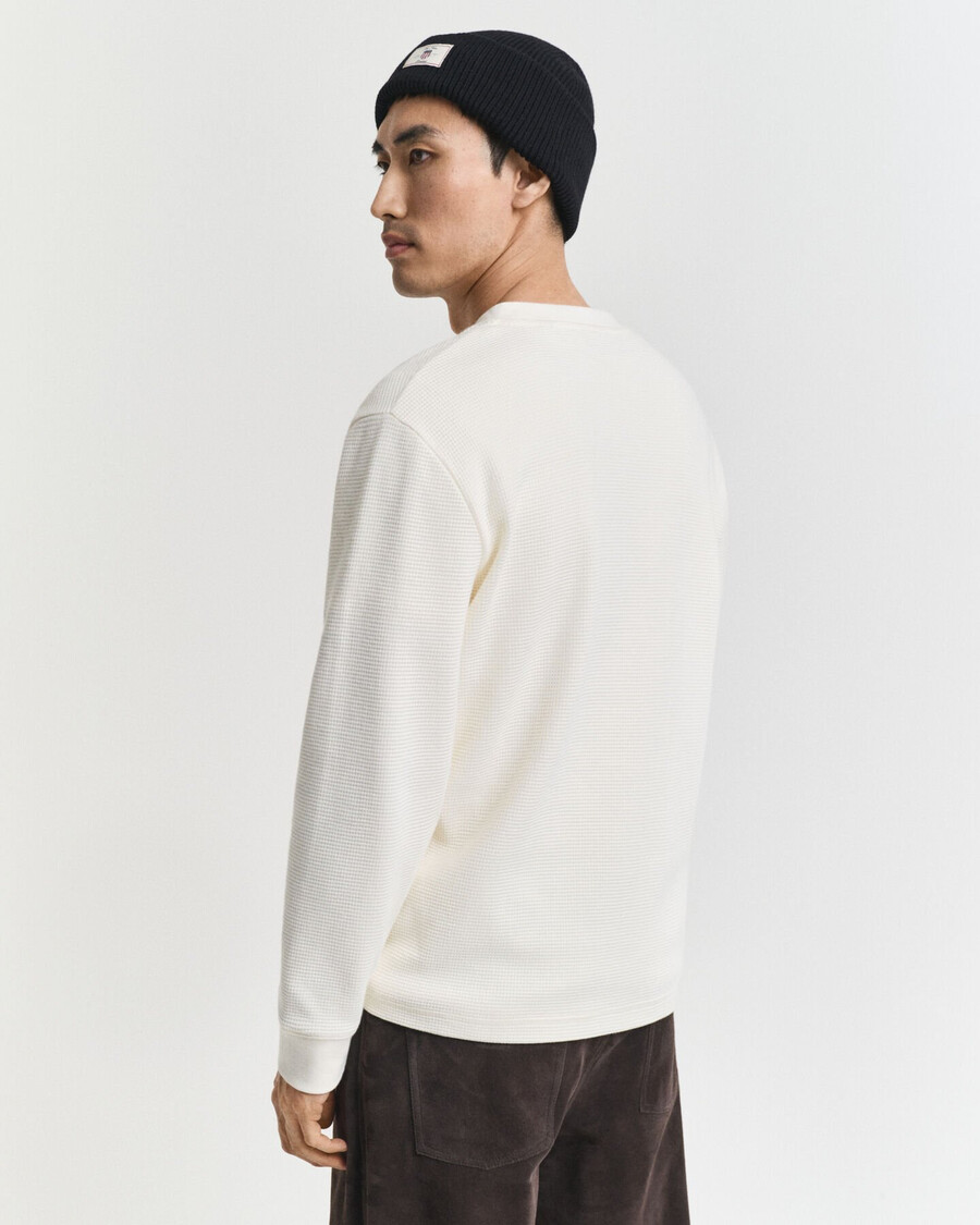 camiseta henley de manga larga con textura de gofre - crema