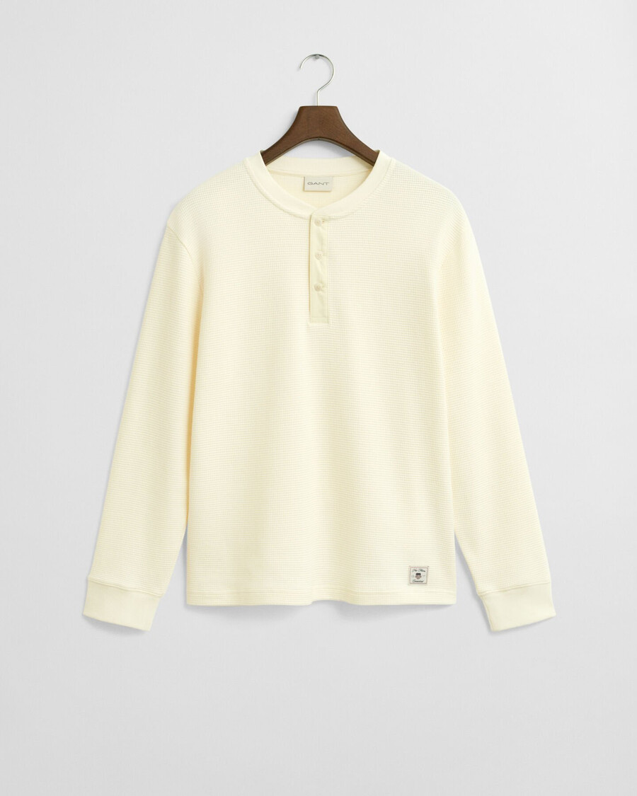 camiseta henley de manga larga con textura de gofre - crema