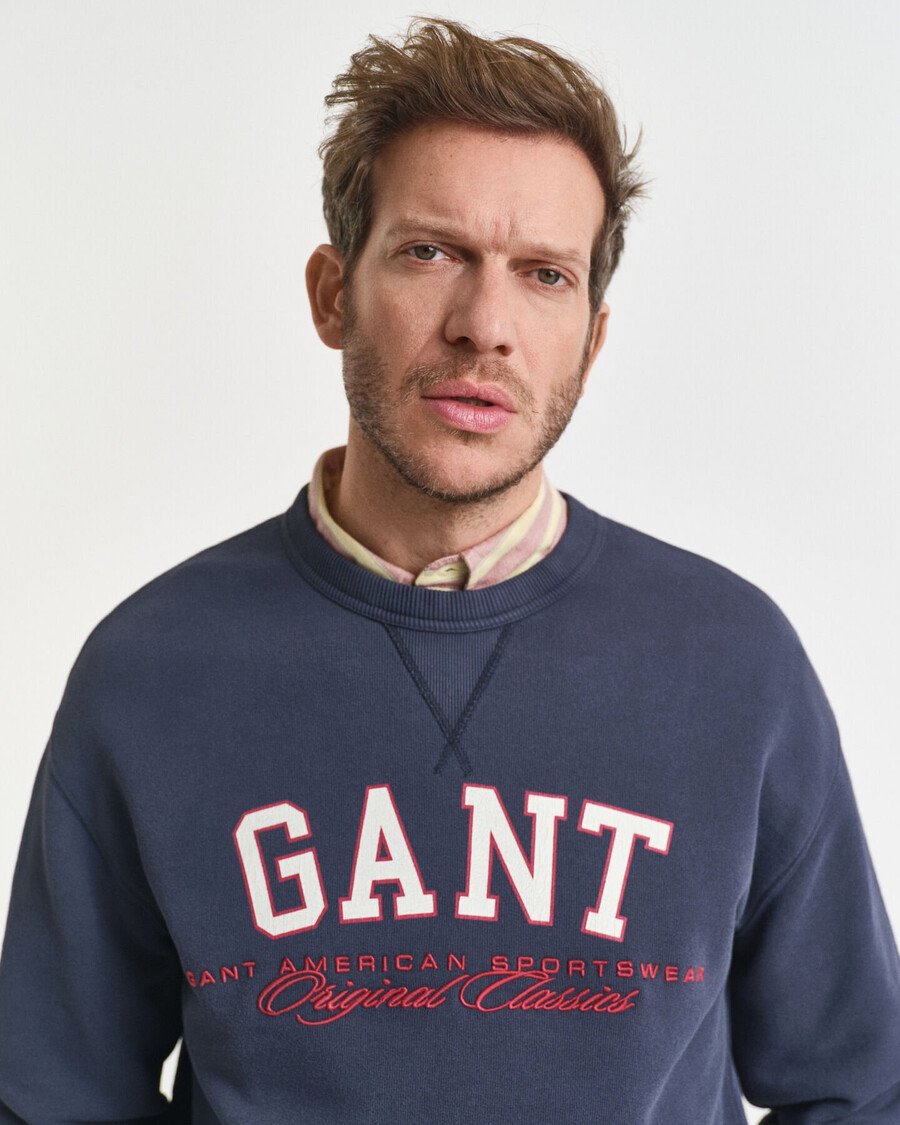 sudadera con cuello redondo y gráfico universitario - azul noche