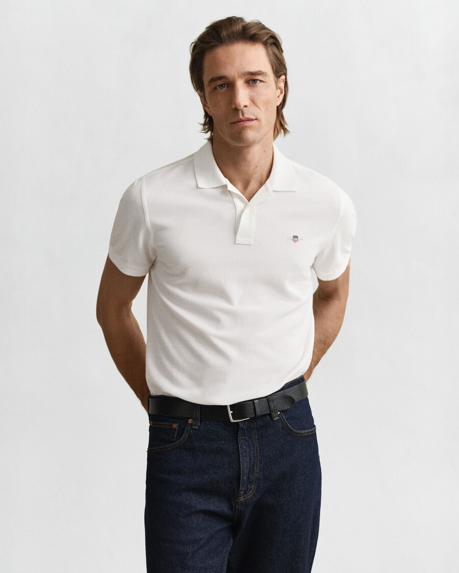 polo de piqué con escudo de corte regular - blanco