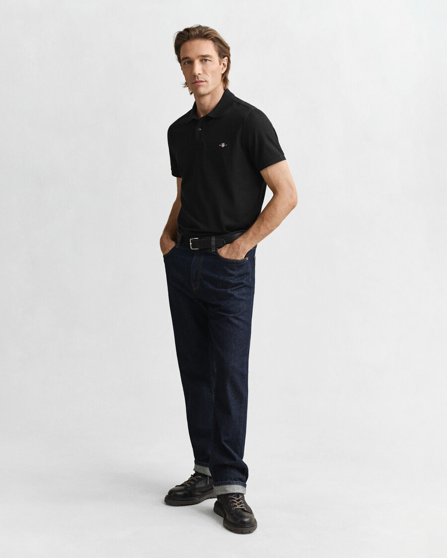 polo de piqué con escudo de corte regular - negro