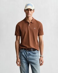 polo de piqué shield de corte regular - marrón caoba