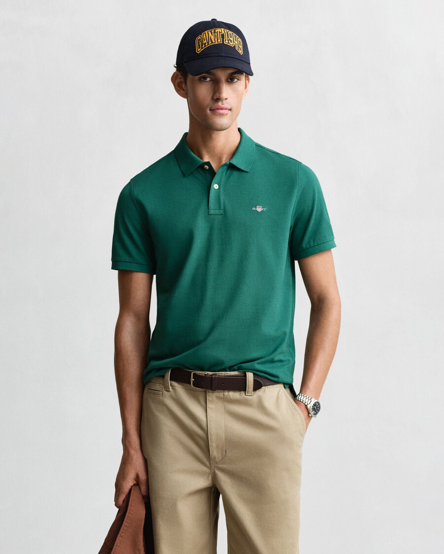 polo de piqué shield de corte regular - verde bosque intenso