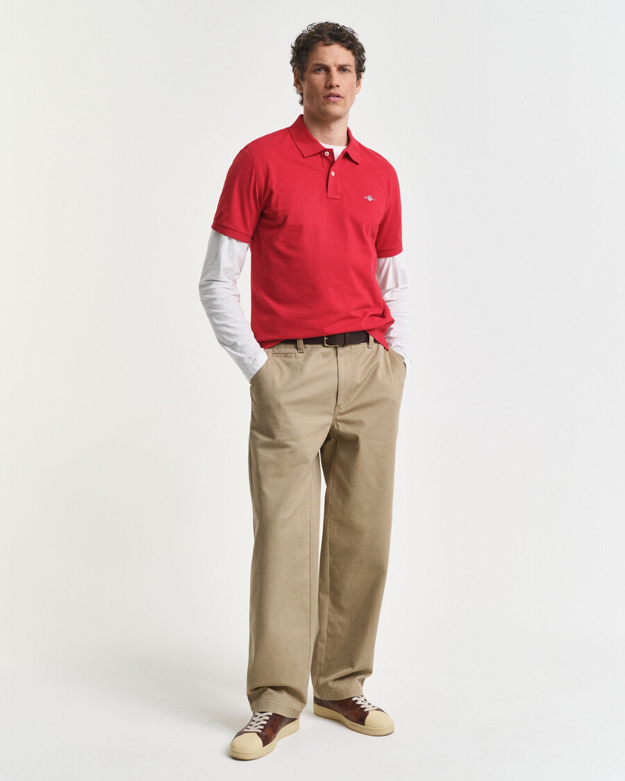 polo de piqué con escudo de corte regular - rojo rubí