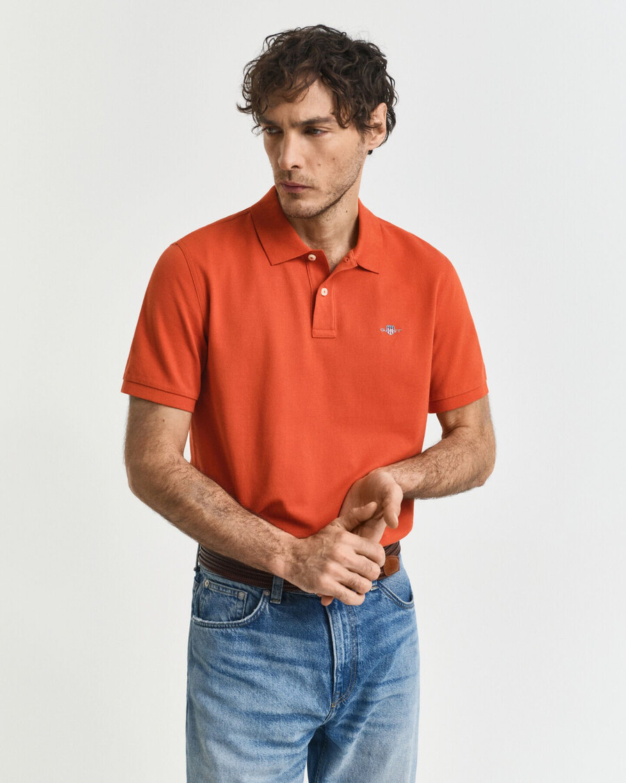 polo de piqué shield de corte regular - naranja intenso