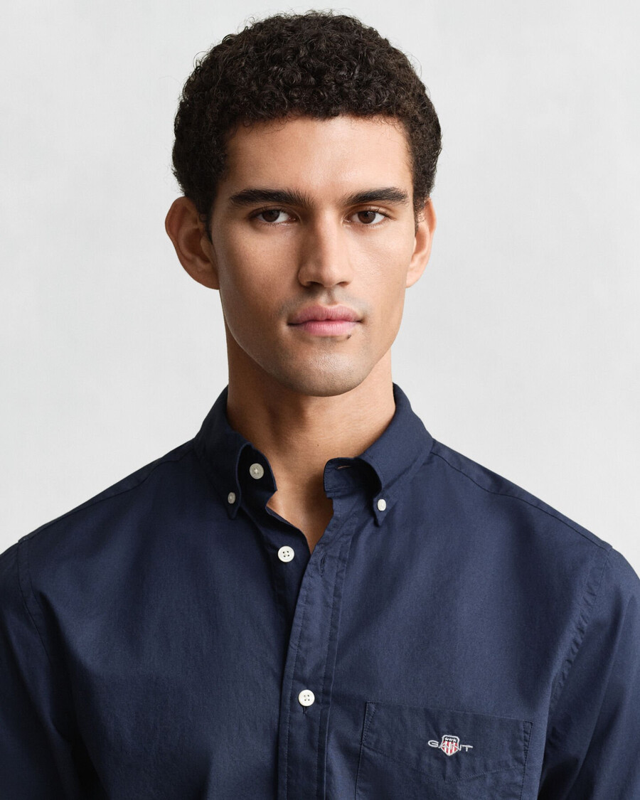camisa clásica de popelina de corte regular - azul marino