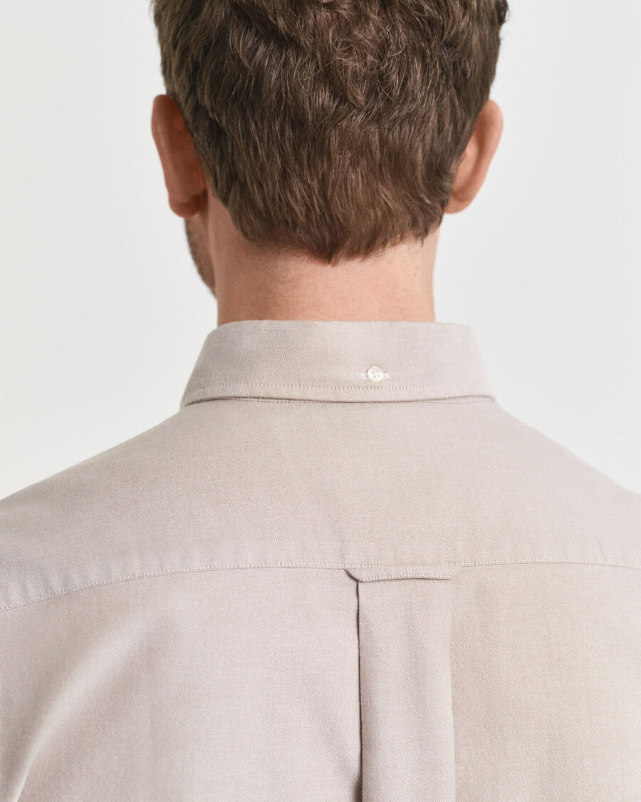camisa oxford clásica de corte regular - caqui cálido
