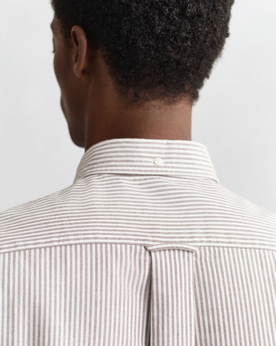 camisa oxford clásica de corte regular con rayas de banquero - marrón caoba