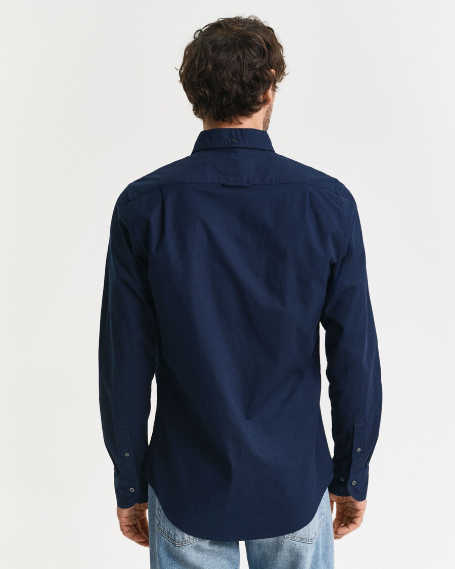 camisa oxford elástica de corte entallado - azul marino