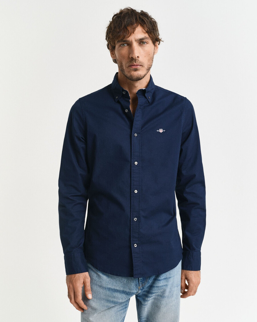 camisa oxford elástica de corte entallado - azul marino