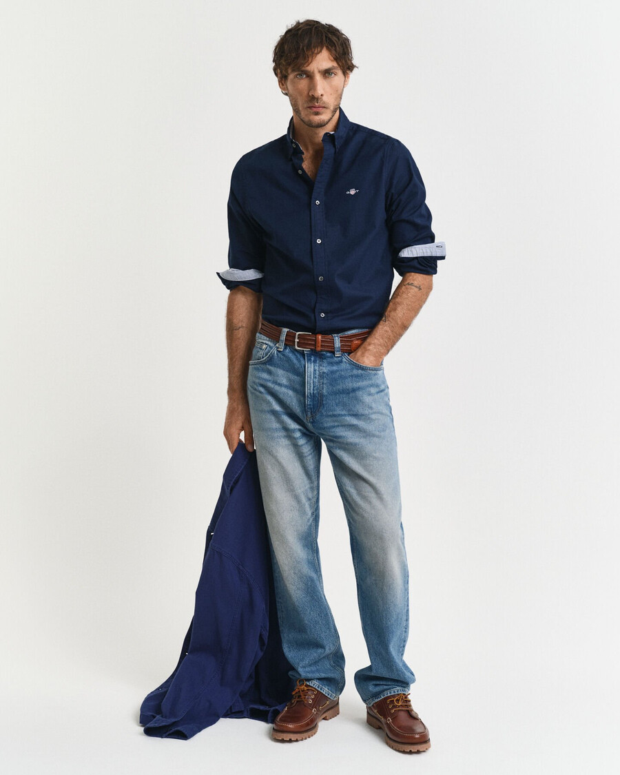 camisa oxford elástica de corte entallado - azul marino