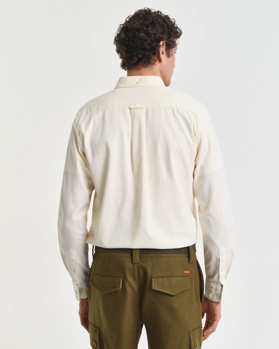 camisa de sarga de corte regular - crema
