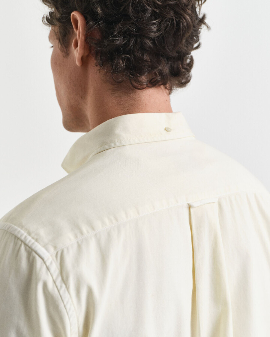 camisa de sarga de corte regular - crema