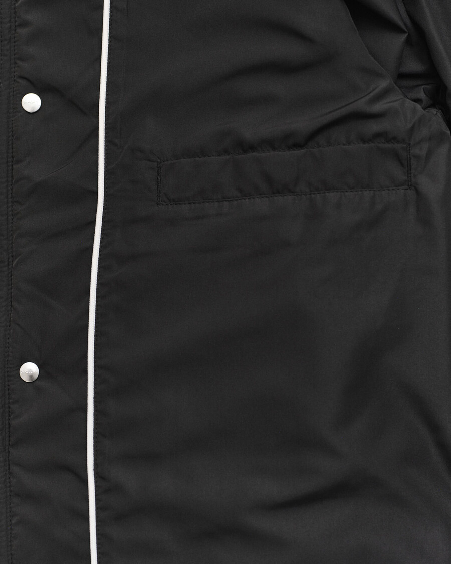 chaqueta cortavientos acolchada de longitud media - negra