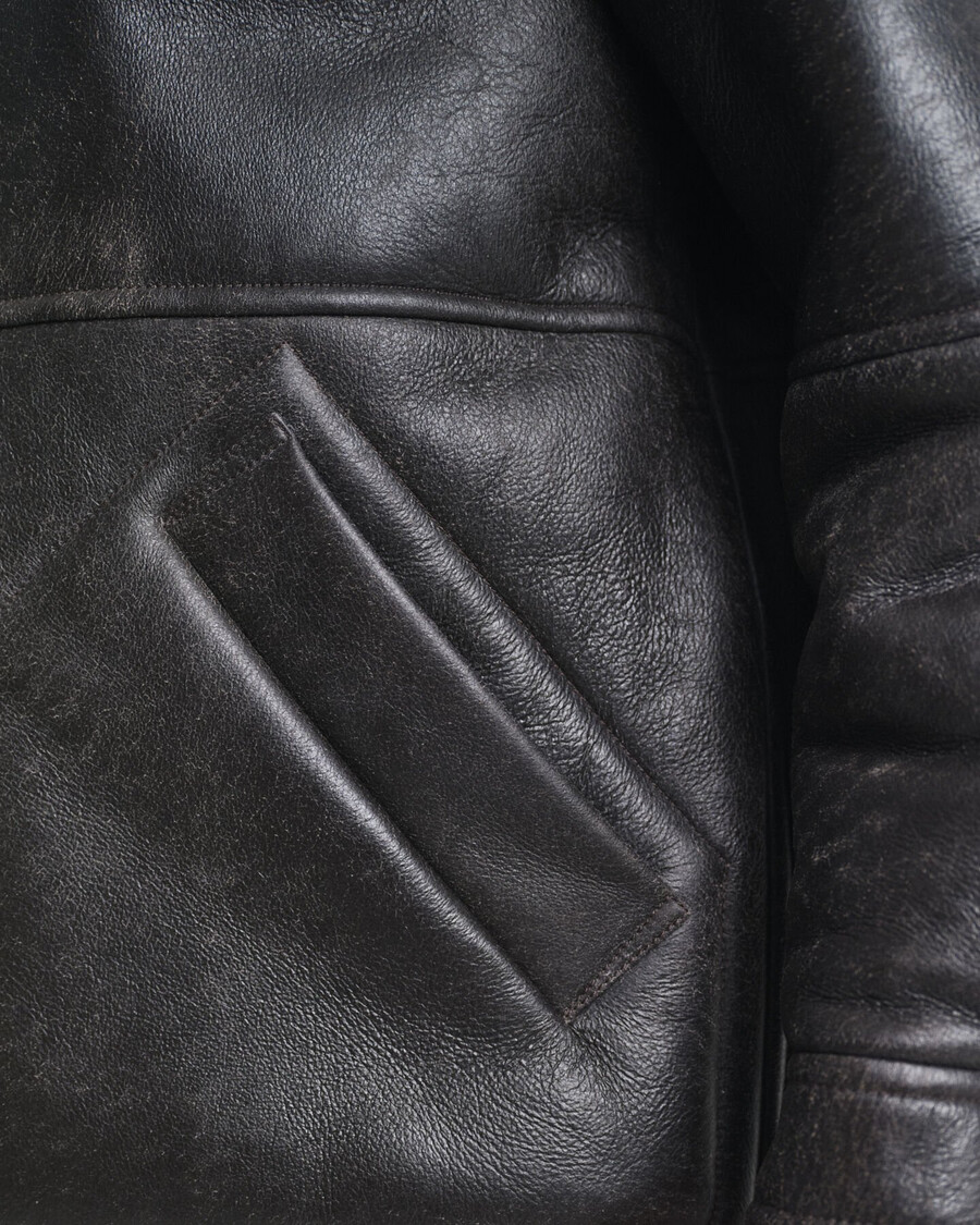 chaqueta de piel de oveja desgastada - marrón oscuro