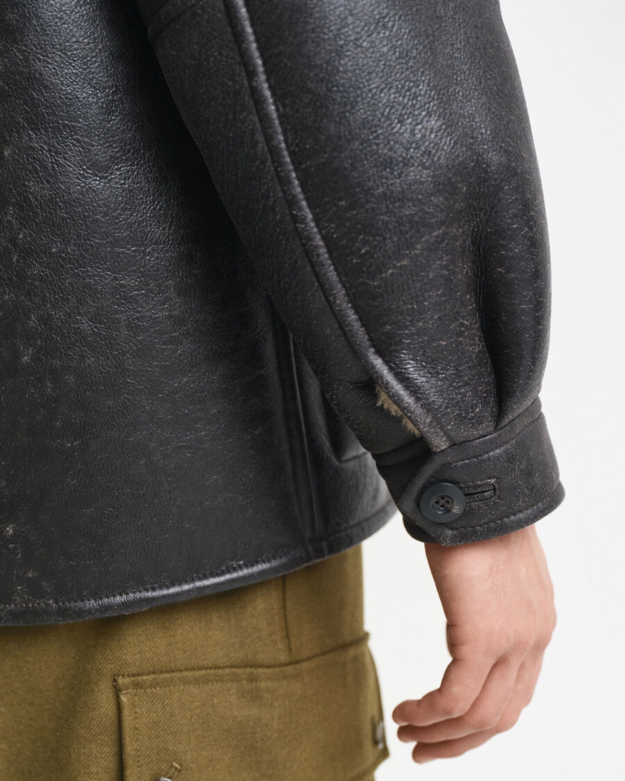 chaqueta de piel de oveja desgastada - marrón oscuro