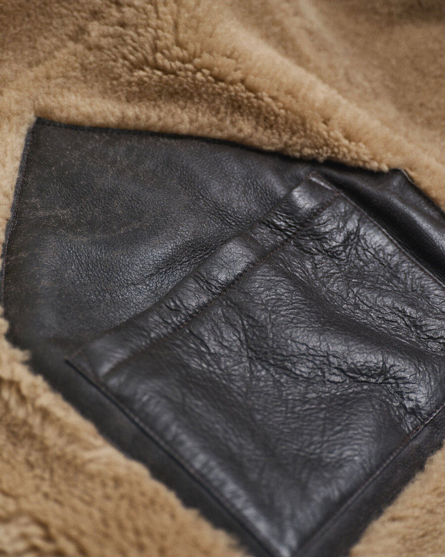 chaqueta de piel de oveja desgastada - marrón oscuro
