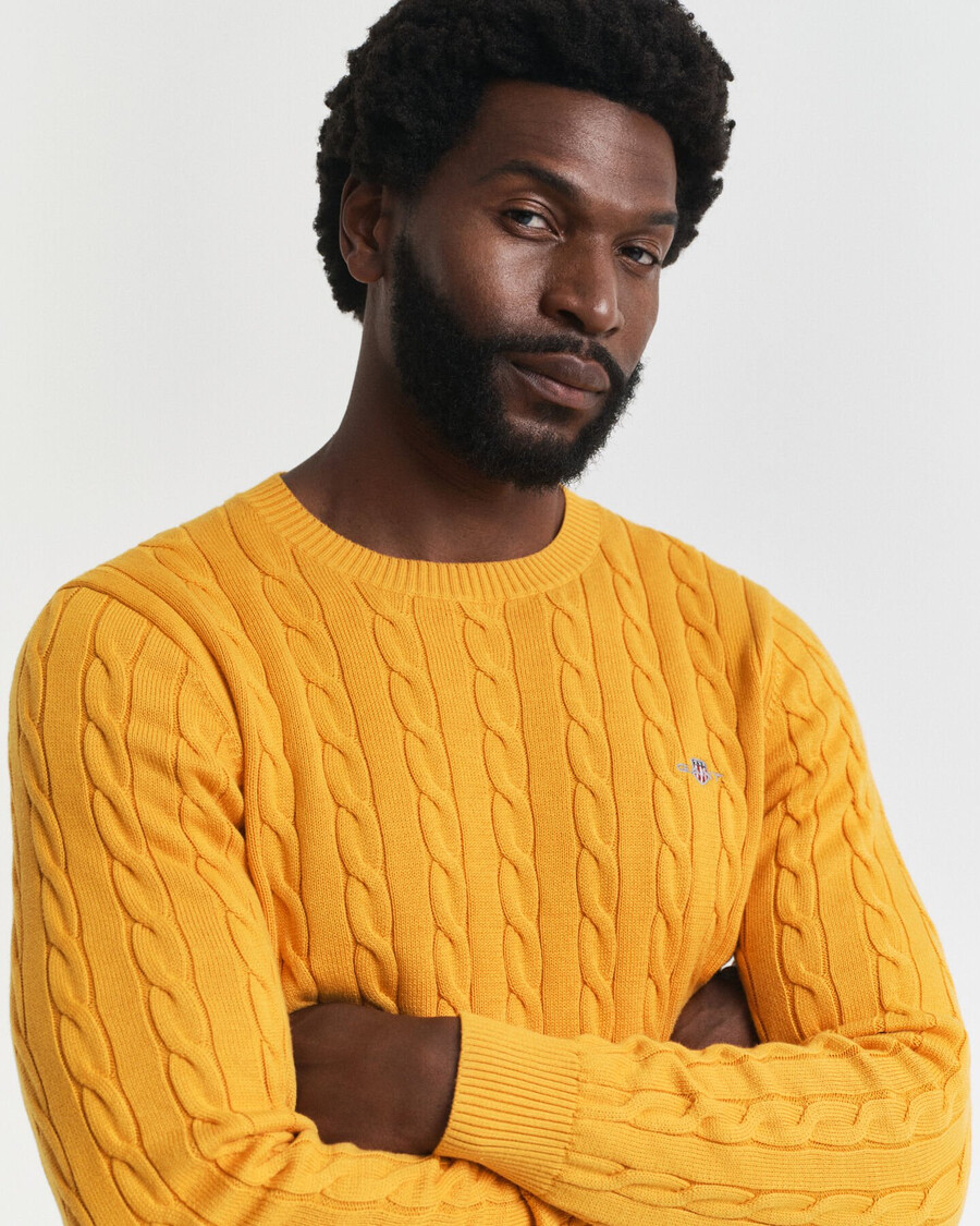suéter de cuello redondo de punto trenzado de algodón - liquen amarillo