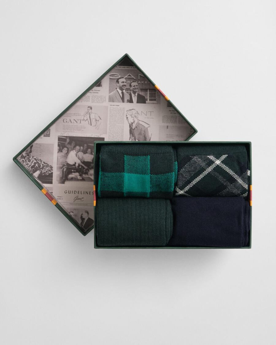 caja de regalo con 4 pares de calcetines a cuadros y lisos - verde tartán