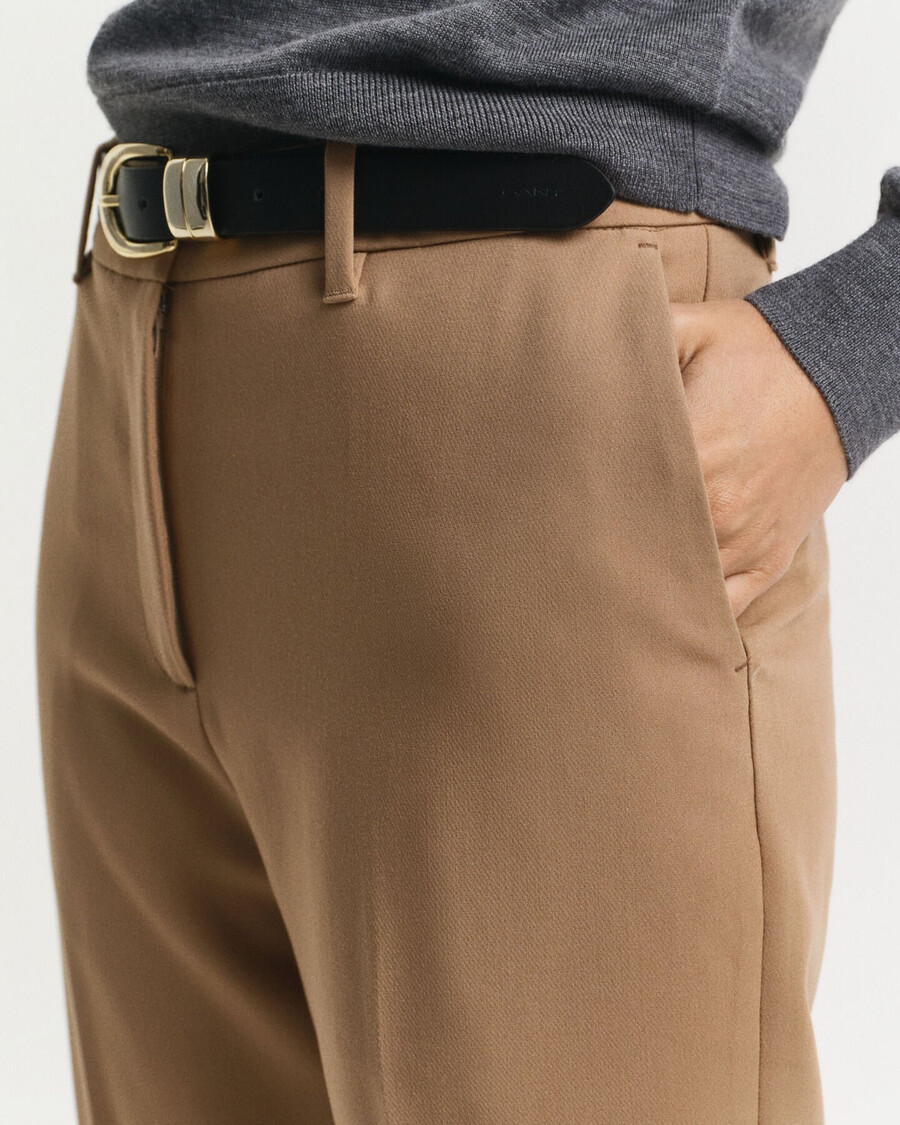 pantalones acampanados de corte entallado - caqui cálido