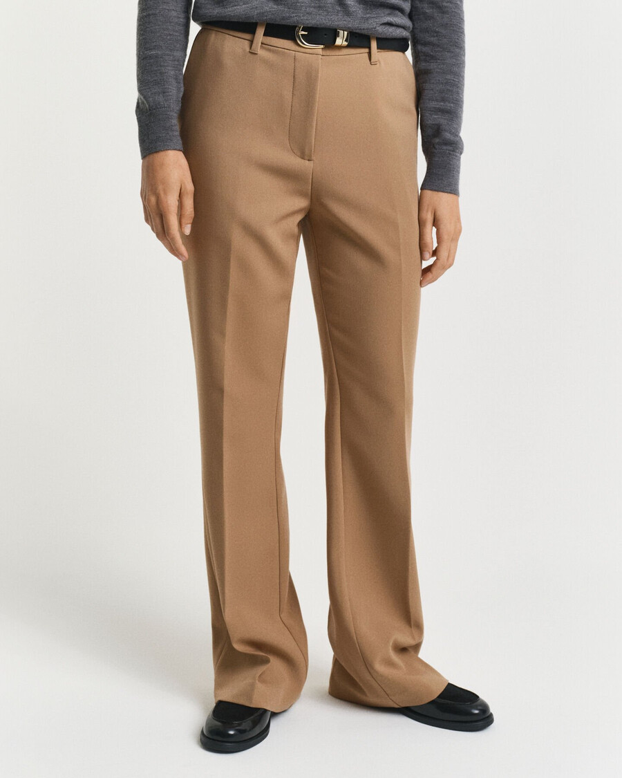 pantalones acampanados de corte entallado - caqui cálido