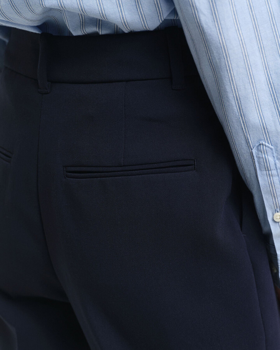 pantalones acampanados de corte entallado - azul noche