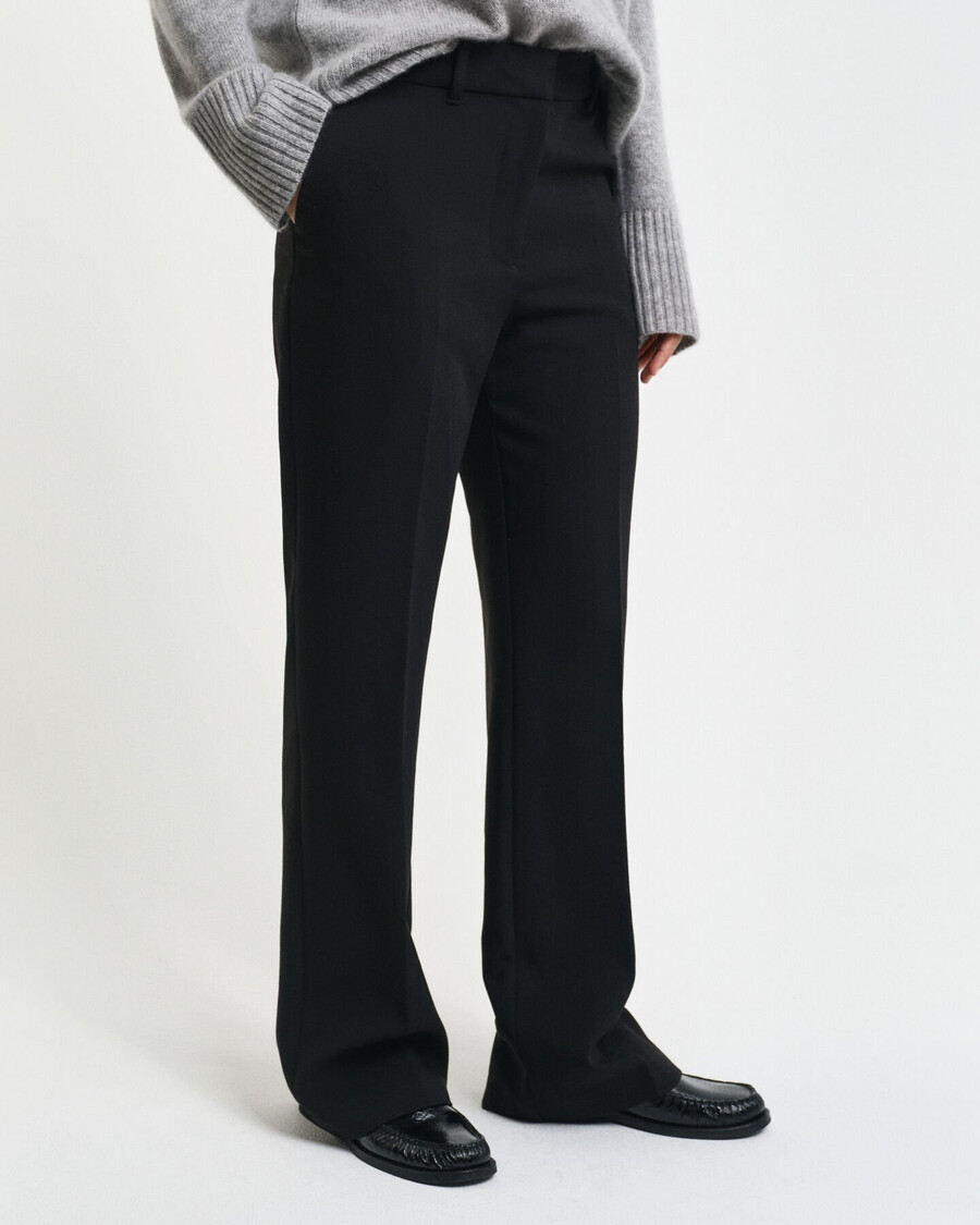 pantalones acampanados de corte entallado - negro